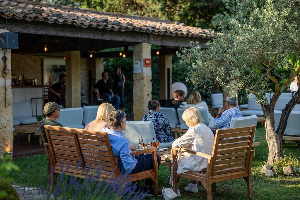 Hotel La Ferme De La Huppe Gordes Esterno foto